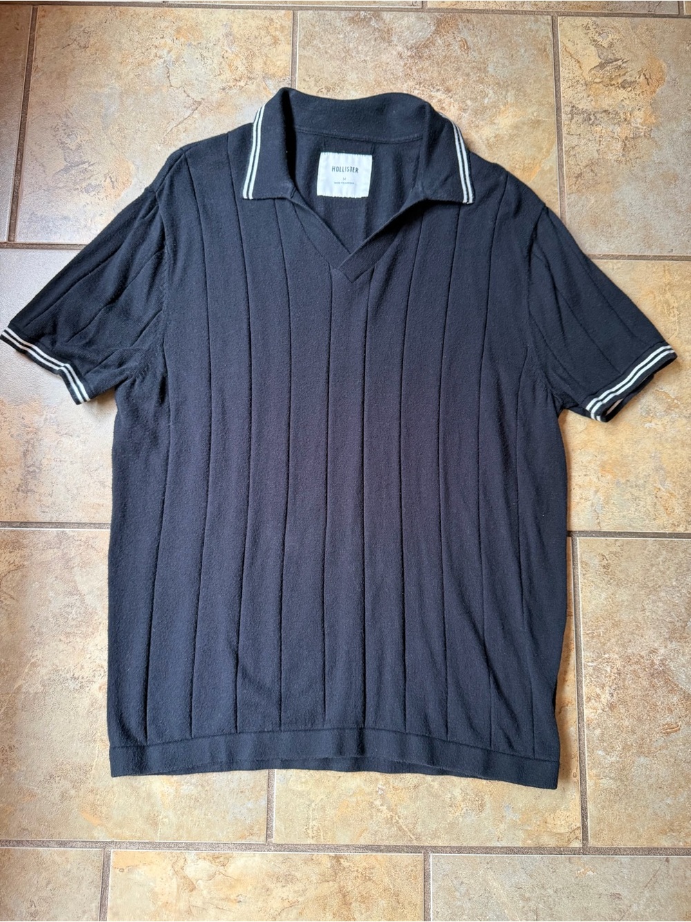 Hollister Men's Black Short-Sleeve Polo with White Trim